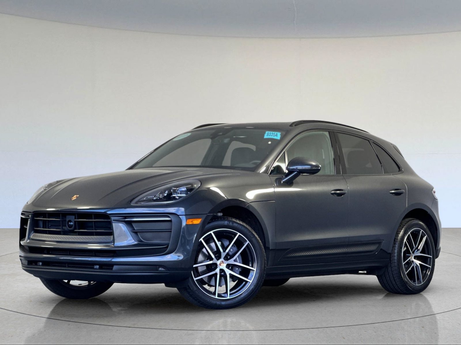 Certified 2024 Porsche Macan AWD/4WD image 1
