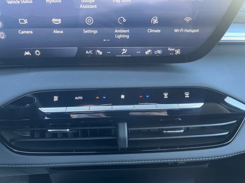 Used 2025 Buick Enclave Preferred image 32