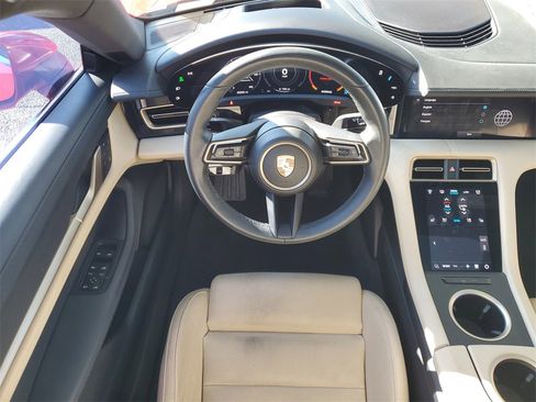 Used 2023 Porsche Taycan image 10