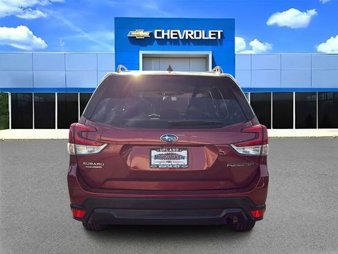 Used 2022 Subaru Forester Premium image 4