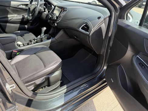 Used 2017 Chevrolet Cruze Premier FWD image 11