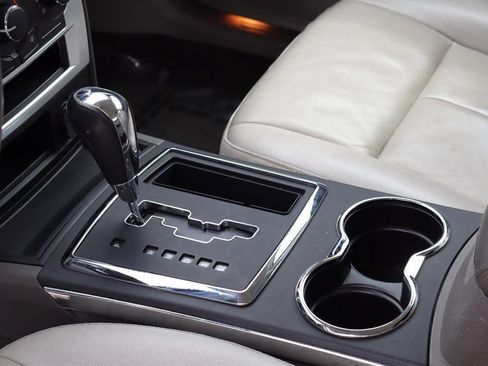 Used 2008 Chrysler 300 Touring RWD image 25