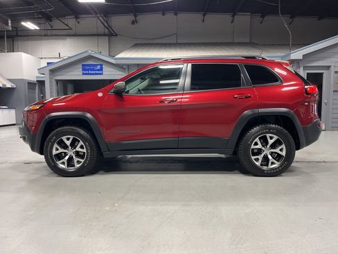 Used 2015 Jeep Cherokee Trailhawk w/ Trailer Tow Group AWD/4WD image 4