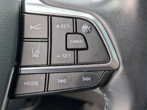 Used 2020 Toyota Highlander XLE FWD image 22