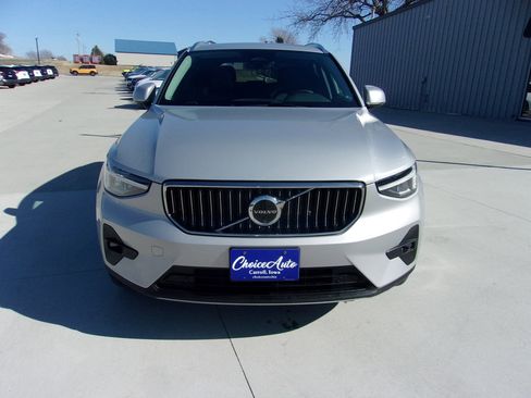 Used 2024 Volvo XC40 B5 Plus image 5