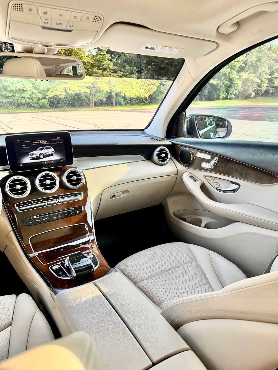 Used 2016 Mercedes-Benz GLC 300 4MATIC w/ Multimedia Package image 37