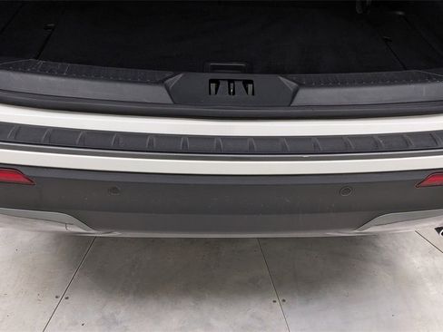 Certified 2022 Ford Explorer XLT w/ Equipment Group 202A image 7