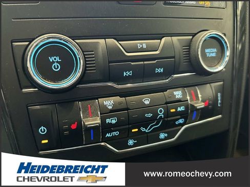 Used 2019 Ford Explorer XLT w/ Equipment Group 202A AWD/4WD image 23