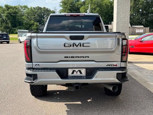 Used 2025 GMC Sierra 2500 AT4 w/ AT4 Premium Plus Package AWD/4WD image 11