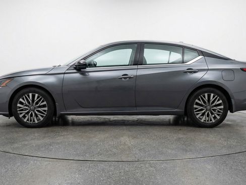 Used 2025 Nissan Altima 2.5 SV image 5