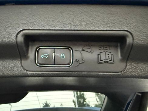 Used 2020 Ford Explorer XLT w/ Equipment Group 202A AWD/4WD image 44