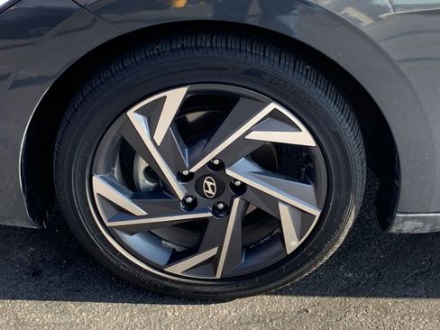 Used 2025 Hyundai Elantra SEL image 29