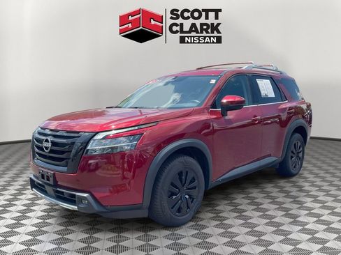 Used 2023 Nissan Pathfinder SL w/ Lighting Package (N92) AWD/4WD image 3