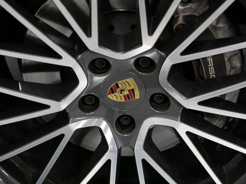 Certified 2023 Porsche Cayenne AWD/4WD image 11