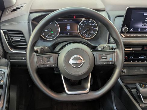 Used 2022 Nissan Rogue SV image 4