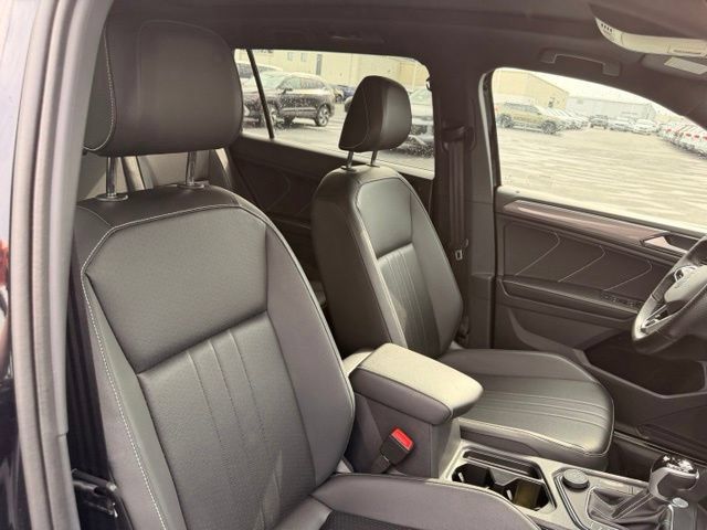 Certified 2024 Volkswagen Tiguan SE R-Line AWD/4WD image 13