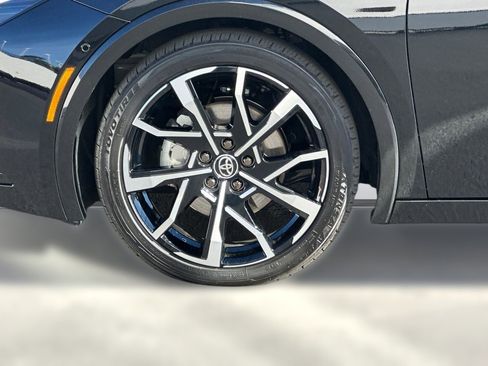 Used 2025 Toyota Prius Plug-In Hybrid image 12