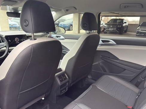 New 2026 Volkswagen Taos SE image 28
