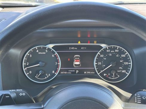 Used 2023 Nissan Rogue S image 11