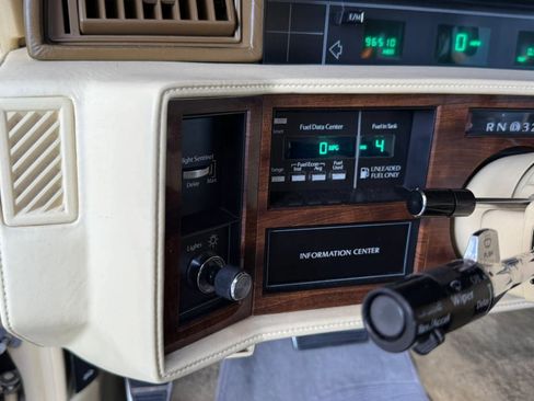 Used 1989 Cadillac De Ville Sedan FWD image 38