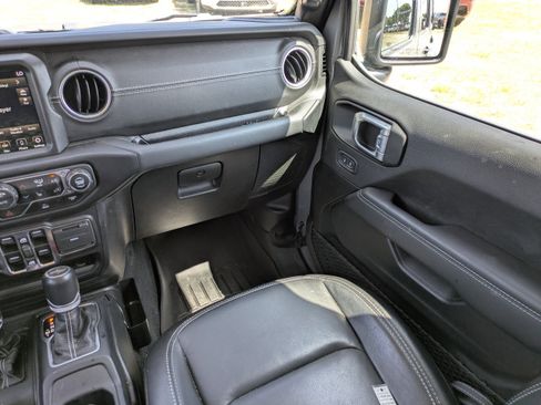 Used 2023 Jeep Wrangler Unlimited Sahara w/ Cold Weather Group AWD/4WD image 16