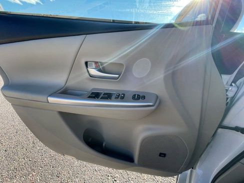 Used 2014 Toyota Prius V Five image 23