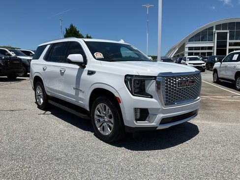 Used 2023 GMC Yukon Denali AWD/4WD image 3