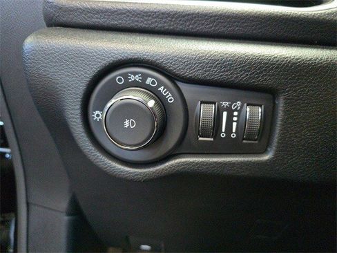 New 2026 Chrysler Pacifica Limited image 28