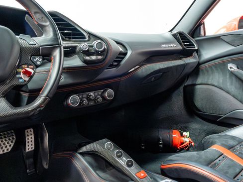 Used 2018 Ferrari 488 GTB RWD image 15