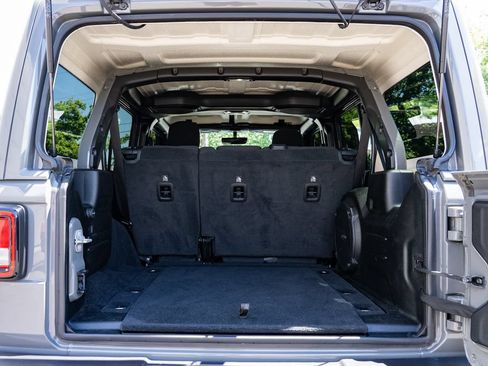 Used 2021 Jeep Wrangler Unlimited Sahara w/ Uconnect 4C Nav & Sound Group AWD/4WD image 8