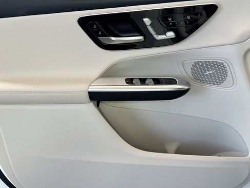 Certified 2025 Mercedes-Benz GLC 300 image 17