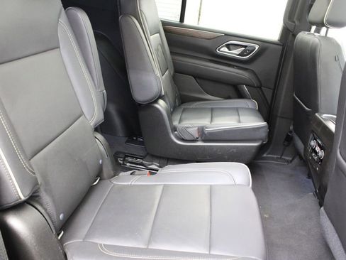Used 2021 Chevrolet Tahoe Premier w/ Premium Package RWD image 22