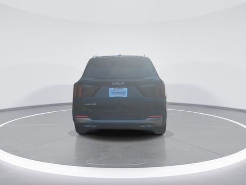 Used 2024 Kia Sorento S image 7