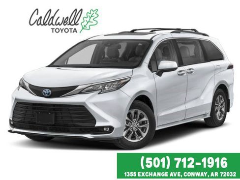 Used 2025 Toyota Sienna XLE FWD image 1
