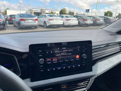 Used 2025 Volkswagen Jetta SE image 18