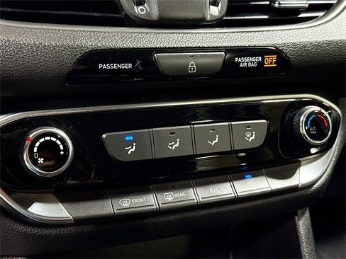 Used 2018 Hyundai Elantra GT image 17