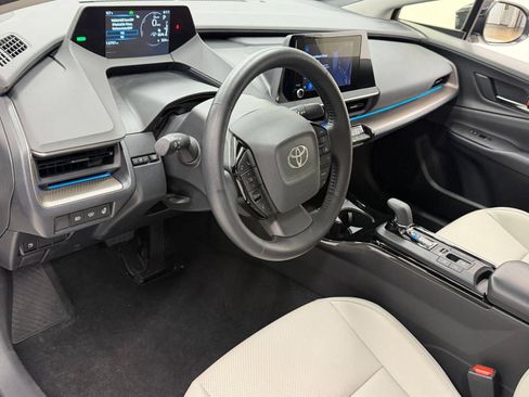 Used 2024 Toyota Prius XLE AWD/4WD image 3