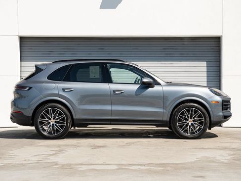 Certified 2026 Porsche Cayenne AWD/4WD image 25
