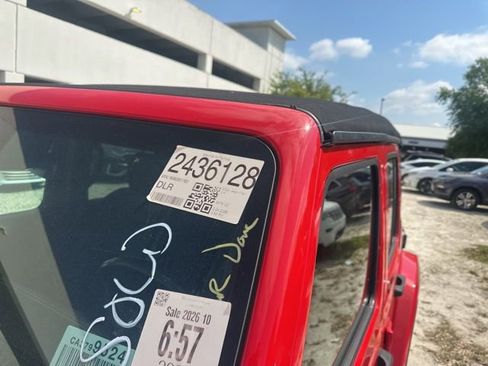 Used 2022 Jeep Wrangler Unlimited Sahara w/ Safety Group image 13