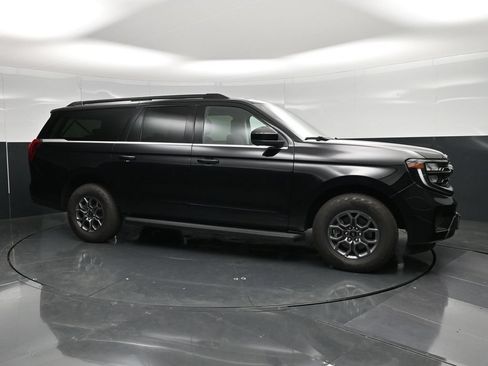 Used 2025 Ford Expedition Max Active AWD/4WD image 3