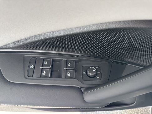 New 2026 Volkswagen Tiguan SE AWD/4WD image 38