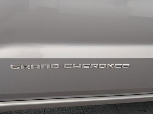 Used 2014 Jeep Grand Cherokee Overland w/ Advanced Technology Group image 5