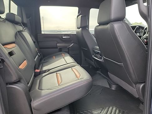 Used 2022 GMC Sierra 2500 AT4 w/ AT4 Preferred Package AWD/4WD image 8