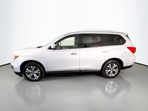 Used 2019 Nissan Pathfinder SV image 6