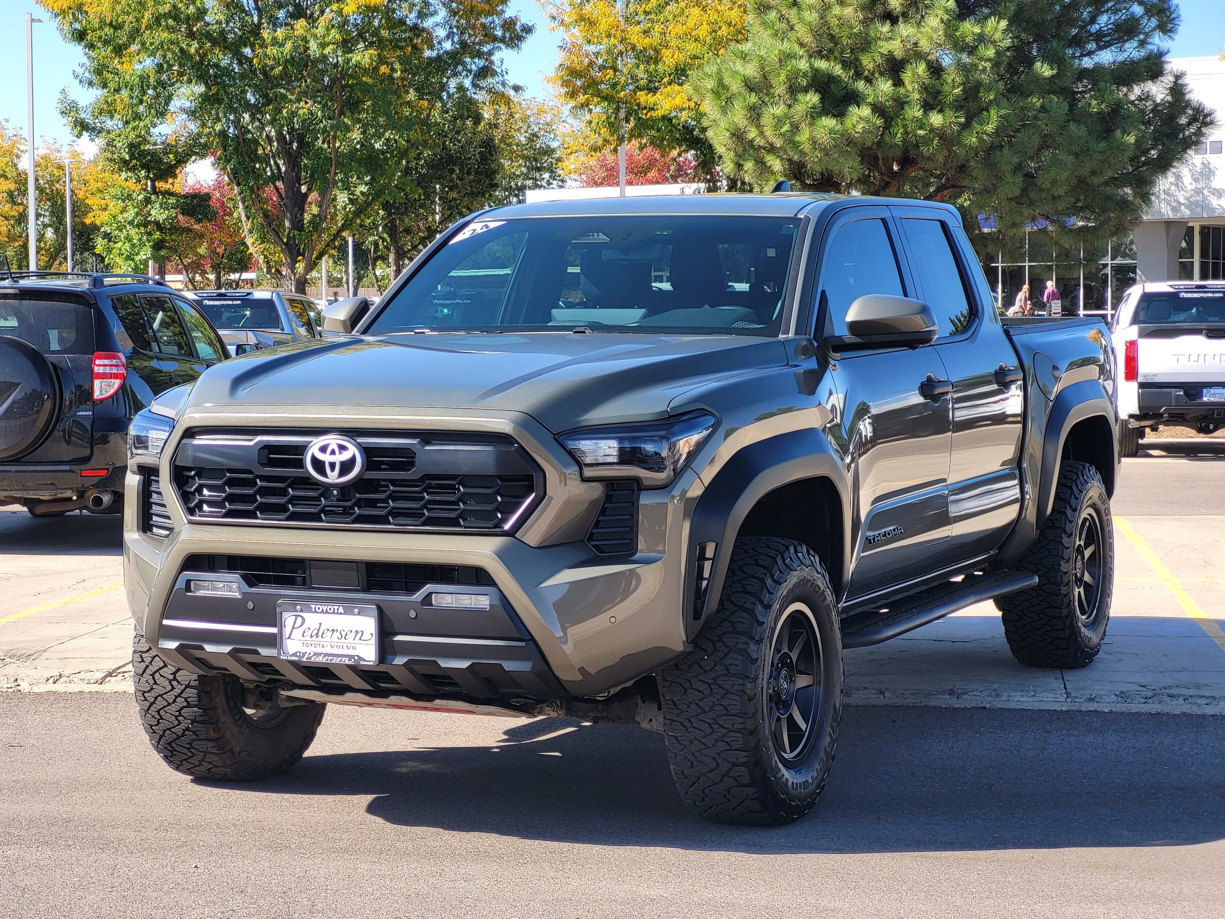 Used 2024 Toyota Tacoma TRD Off-Road w/ TRD Off Road Premium Package AWD/4WD image 4