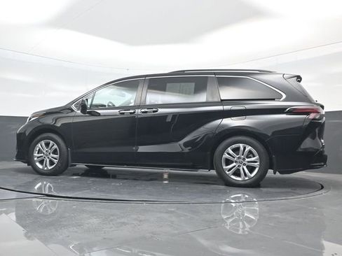 Used 2022 Toyota Sienna XSE image 51