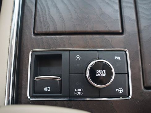 Used 2020 Lincoln Navigator Reserve w/ Cargo Convenience Package RWD image 23