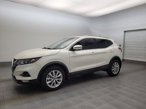 Used 2022 Nissan Rogue Sport SV image 2