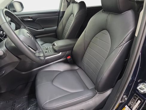 Certified 2025 Toyota Highlander XLE AWD/4WD image 11