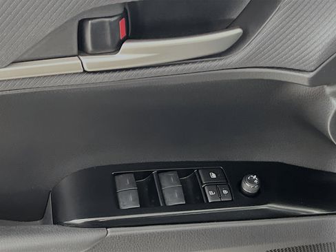 Used 2025 Toyota Camry SE w/ Convenience Package image 17